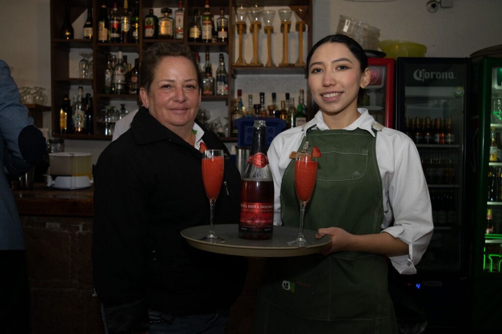 CILANTRO Y PEREJIL CELEBRÓ EL DÍA DE REYES EN TEQUISQUIAPAN CON ESPECIALIDAD EN CORTES A LA PARRILLA Y VINOS FREIXENET 